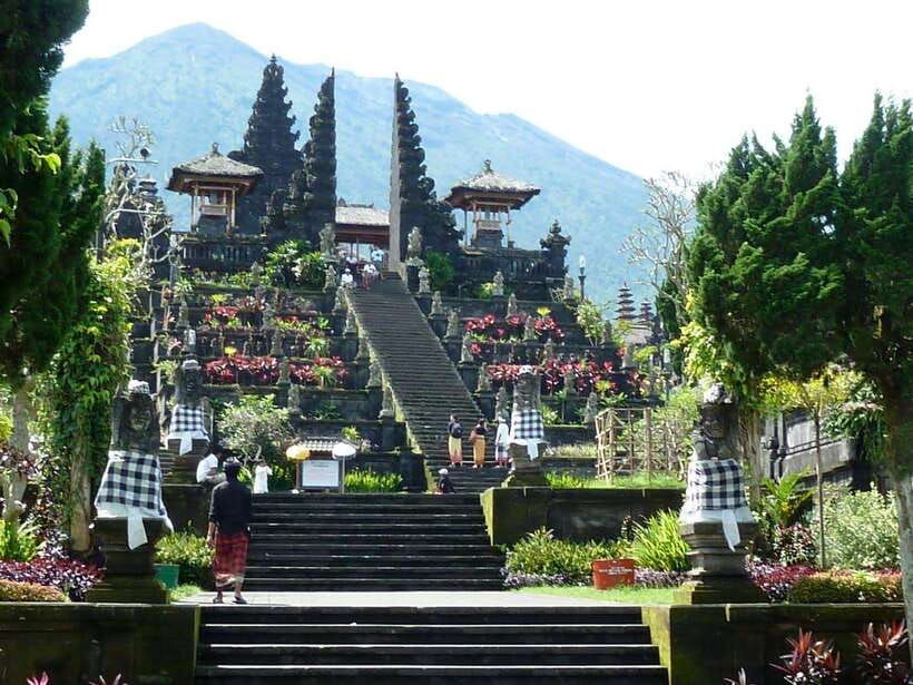 bali-traditional-village-tenganan-besakih-penglipuran