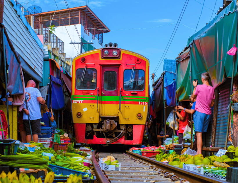 bangkok-damnoen-saduak-floating-market-train-market-tour-2