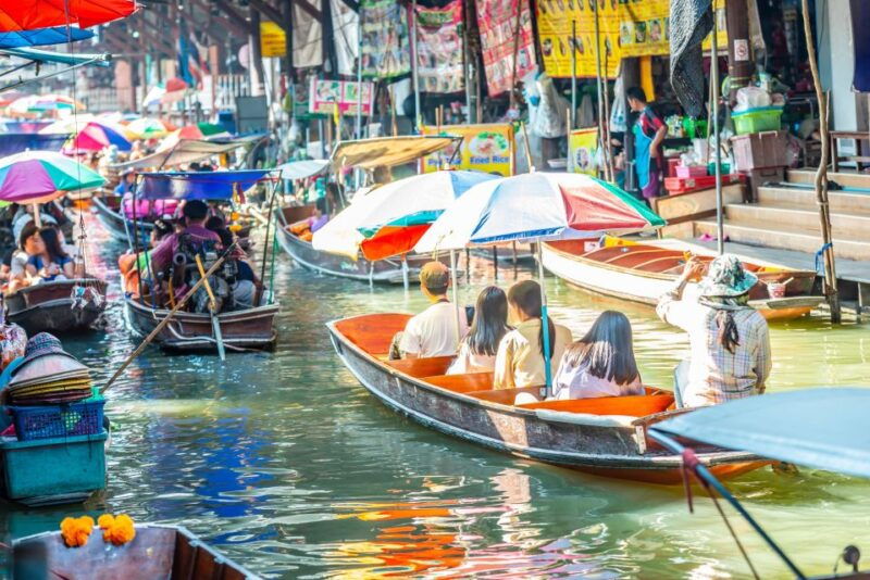 bangkok-damnoen-saduak-train-market-mahanakhon-day-trip