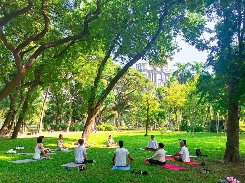 bangkok-lumpini-park-yoga-experience