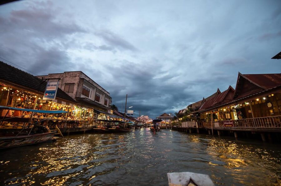 bangkok-maeklong-railway-market-and-amphawa-floating-market