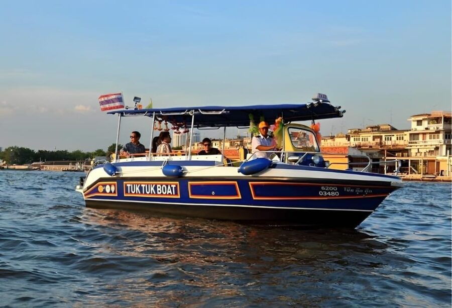 bangkok-tuk-tuk-speedboat-ride-on-the-chao-phraya-river