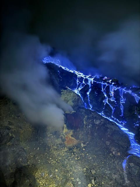 banyuwangi-blue-flame-wonderous-phenomenon-of-ijen-crater