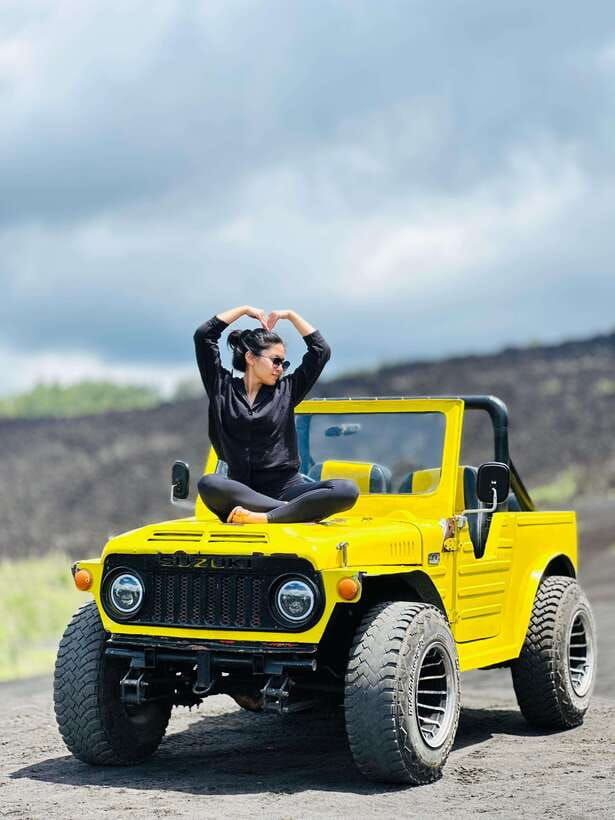 batur-volcano-sunrise-jeep-black-lava