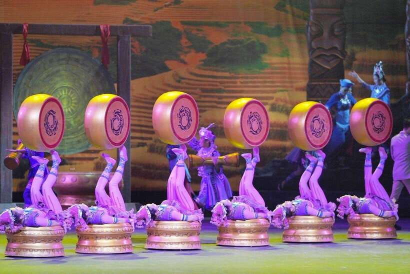 beijing-red-theatre-acrobatics-show-viewing-chinese-culture