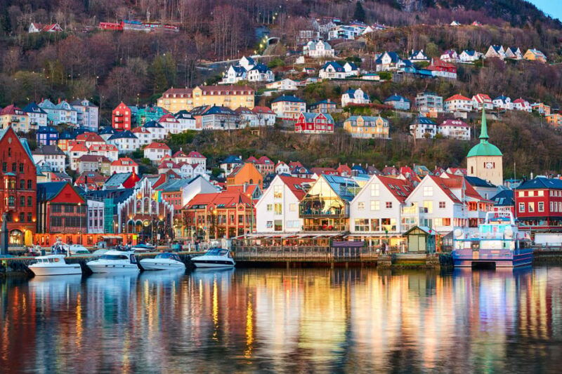 bergen-sightseeing-walking-tour-with-ferry-ride