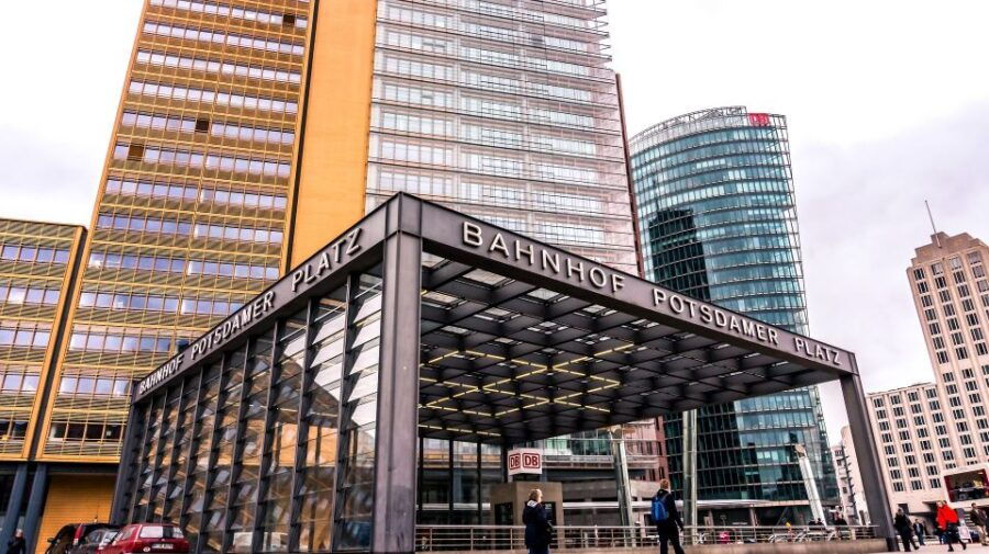 berlin-david-bowie-in-1970s-west-berlin