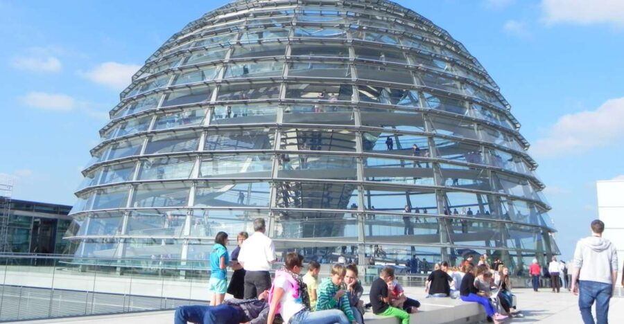 berlin-government-district-tour-and-reichstag-dome-visit
