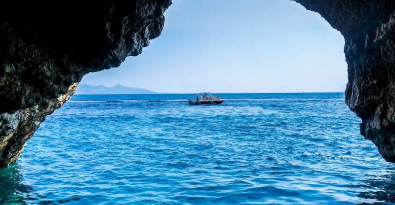 blue-cave-and-elaphiti-islands-private-speed-boat-tour