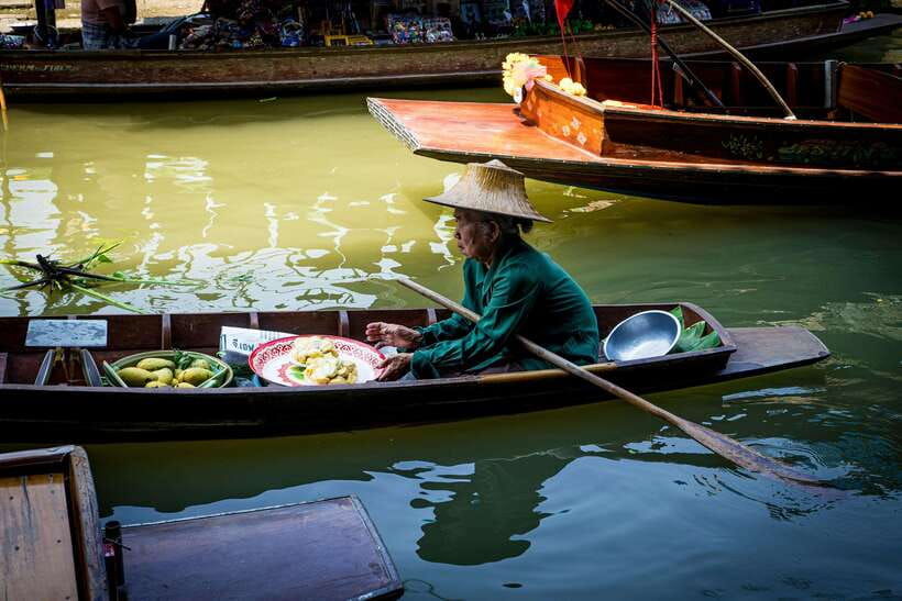 boat-tour-of-damnoen-saduak-floating-market