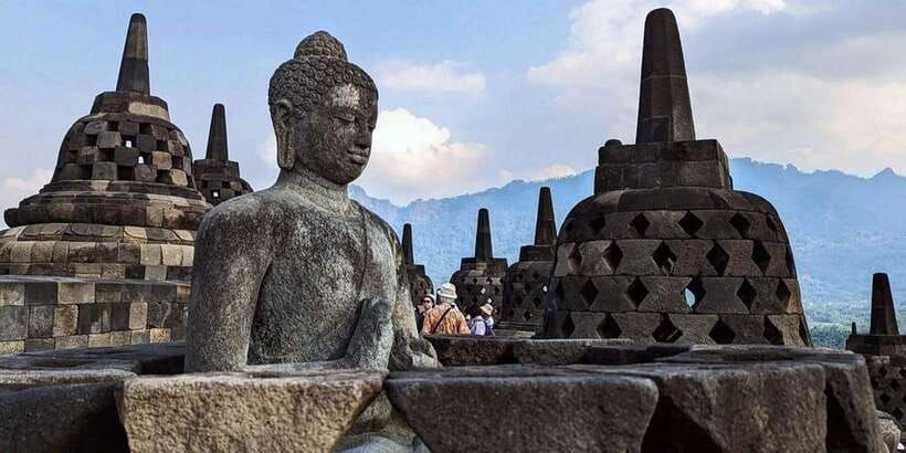 borobudur-climb-to-the-top-prambanan-with-ticket-included