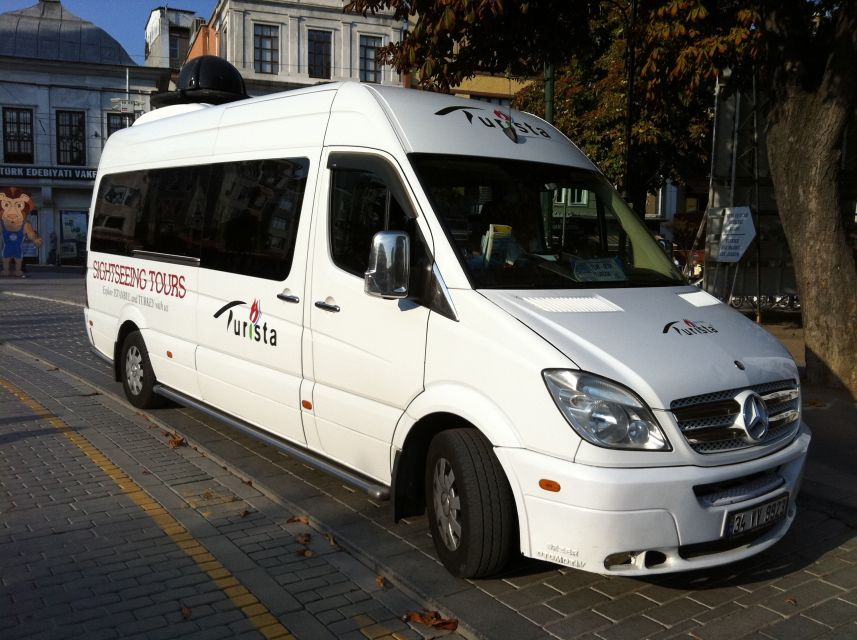 bosphorus-dinner-cruise-with-live-performances-experience