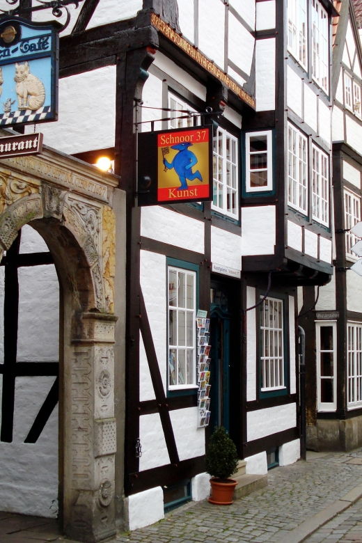bremen-old-town-tour-with-costumed-performer-tour-guide