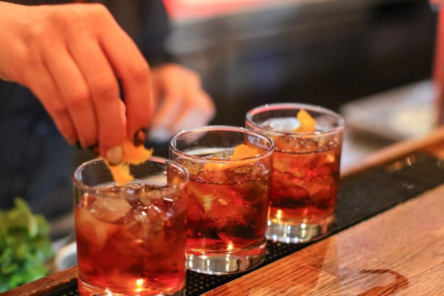 budapest-bar-crawl-tour-with-local-drinks