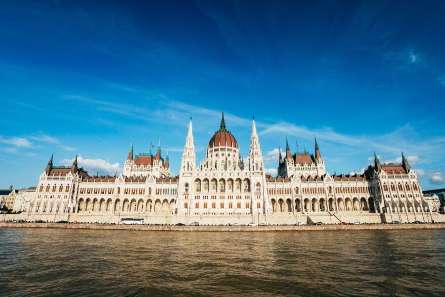 budapest-nighttime-or-daytime-sightseeing-cruise