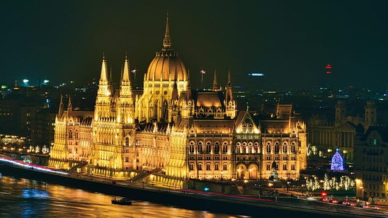 budapest-parliament-christmas-market-and-ferris-wheel
