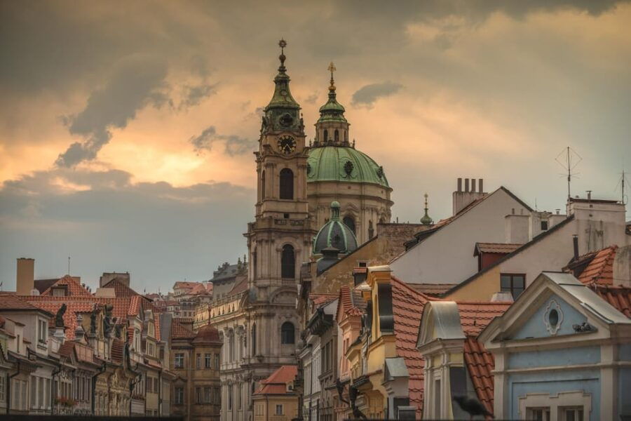charles-bridge-lesser-town-walking-tour