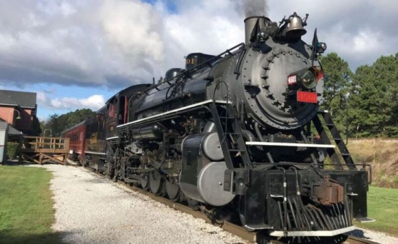 chattanooga-derailed-trolley-tour-and-train-ride