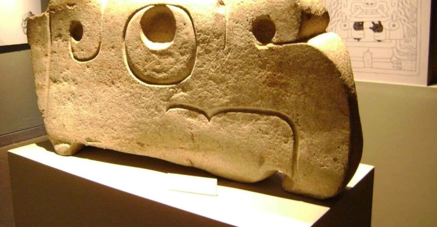 chavin-de-huantar-monument-querococha-lagoon-all-entrance