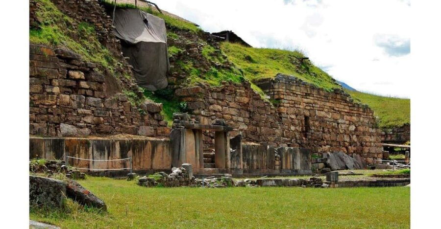 chavin-de-huantar-monument-querococha-lagoon-all-entrances-2