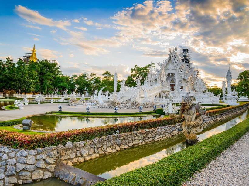 chiang-mai-chiang-rai-white-temple-and-blue-temple-day-tour