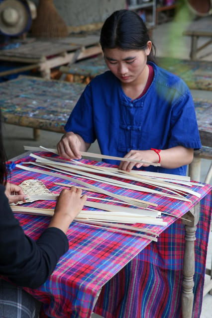 chiang-mai-traditional-lanna-bamboo-fan-weaving