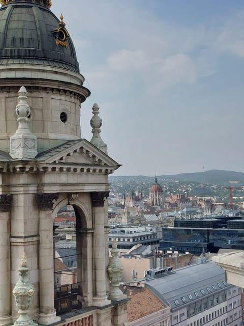 christmas-in-budapest-st-stephen-basilica-downtown