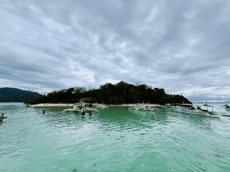 coron-private-boat-hire-with-bespoke-guided-tour
