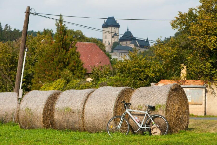countryside-bike-tour-from-prague-to-karlstejn-castle