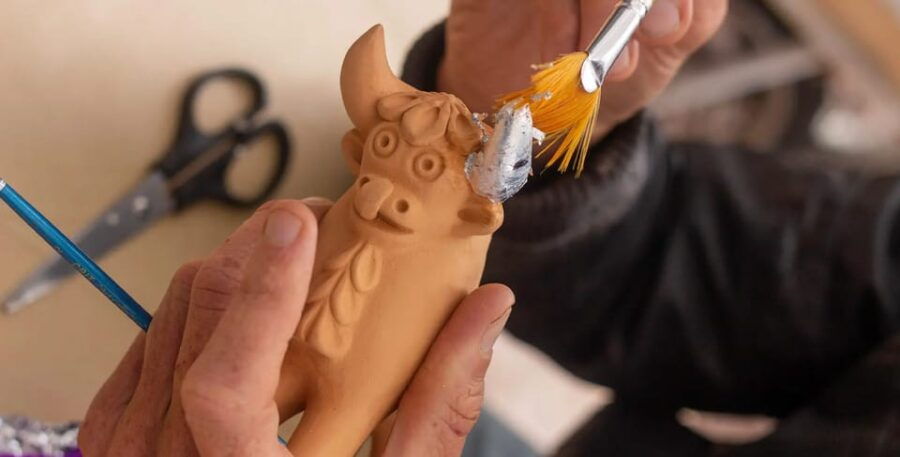 cusco-art-and-culture-workshop-paint-your-torito-de-pucara