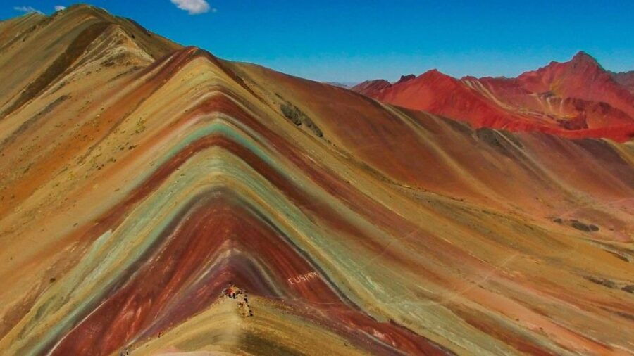 cusco-full-day-rainbow-mountain-red-valley-trekking-tour