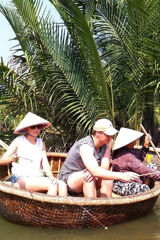 da-nang-hoi-an-experience-bamboo-basket-boat-w-the-locals
