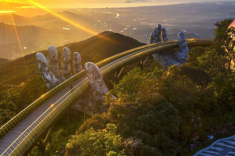 da-nang-private-trip-to-golden-bridge-lady-buddha-marble-mt