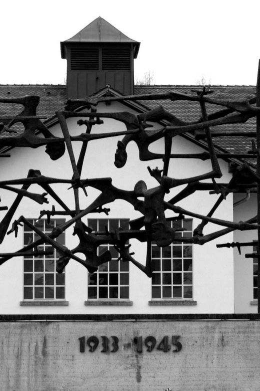dachau-memorial-public-tour-2