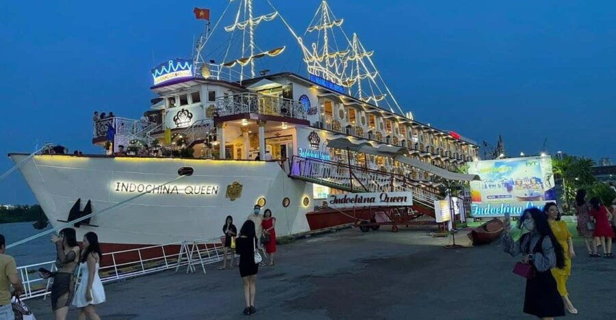 dinner-on-cruise-saigon-river-group-tour