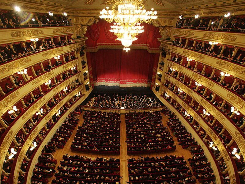 discover-la-scalas-legendary-stage-stunning-foyer