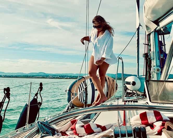 discover-the-lisbon-riviera-2h-sunset-sailboat-wine-cruise