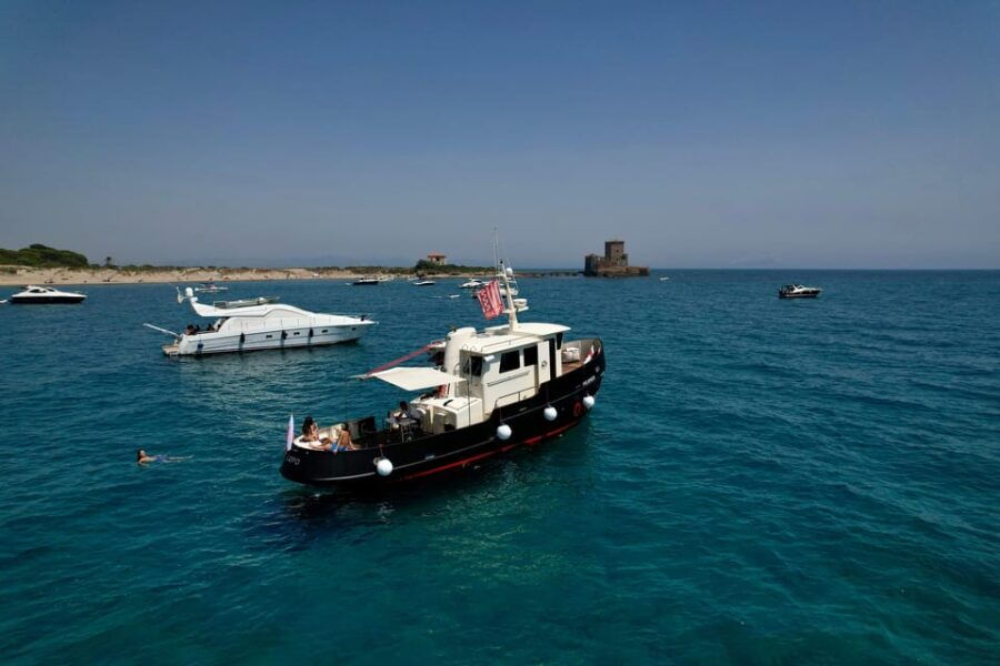 discovering-romes-sunset-on-a-historic-boat