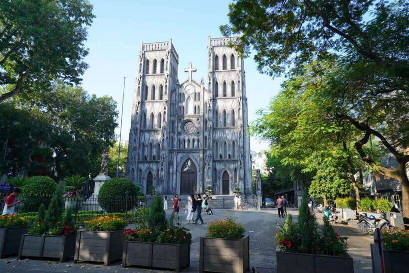 discovery-hanoi-city-tour-full-day-trip-limousine-bus-lunch