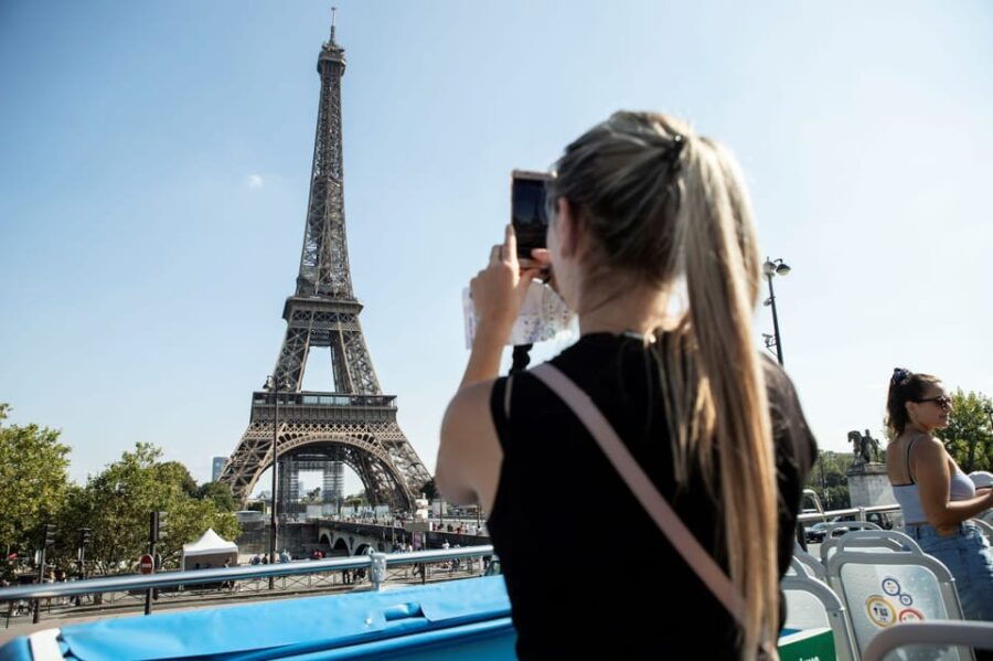 disneyland-paris-bus-sightseeing-tour-in-paris