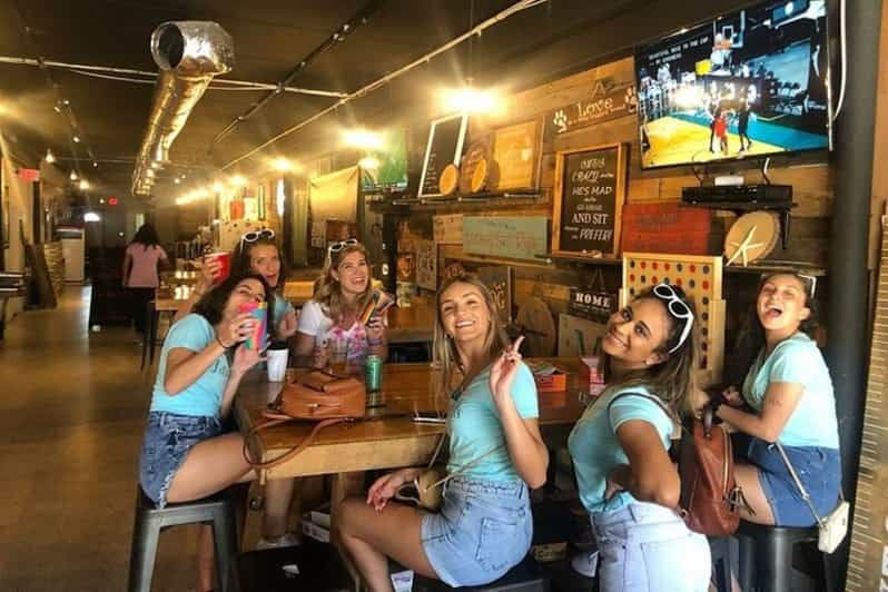 dive-bar-bus-crawl
