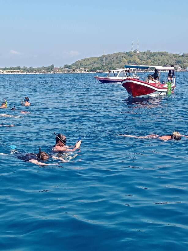 do-snorkeling-trip-at-tree-gilis-with-glass-bottom-boat