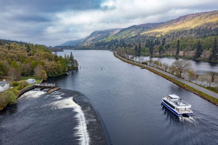 dochgarroch-caledonian-canal-and-loch-ness-50min-cruise