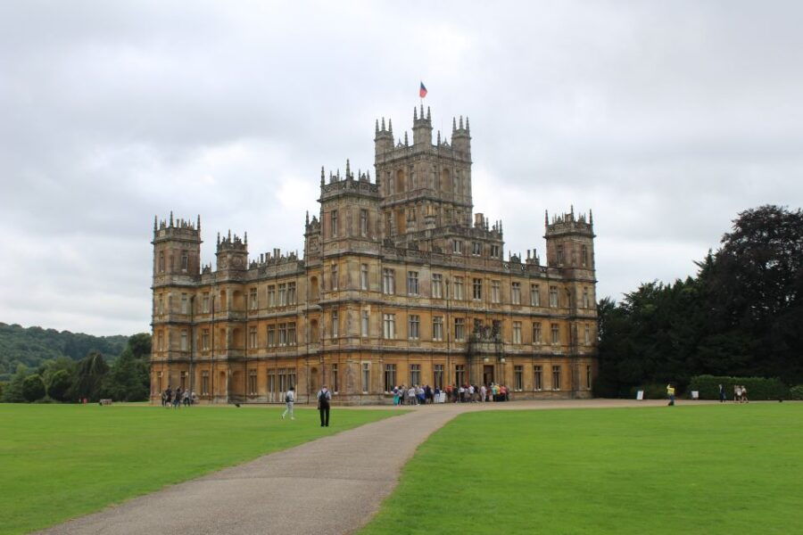 downton-abbey-and-village-small-group-tour-from-london-2