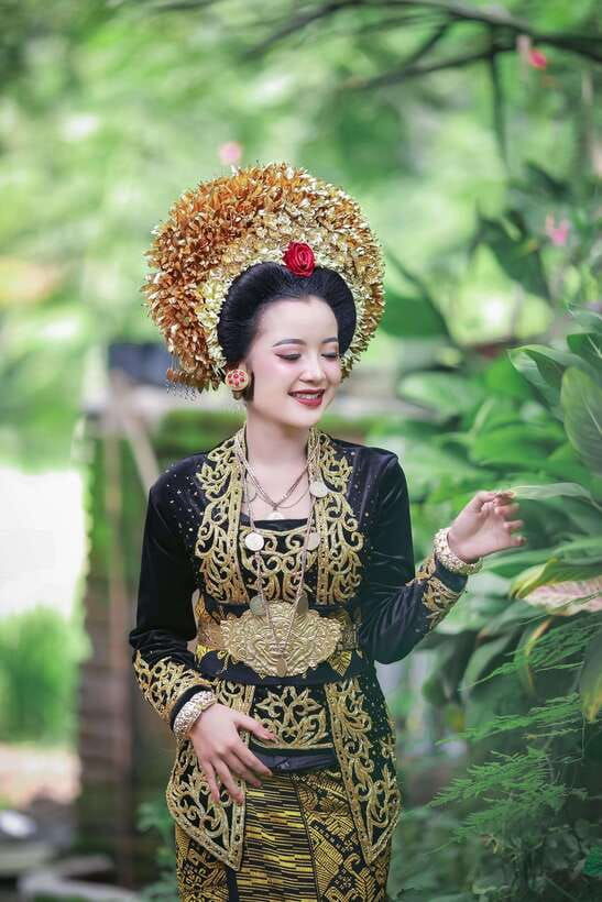 dress-up-like-the-king-and-queen-of-lombok