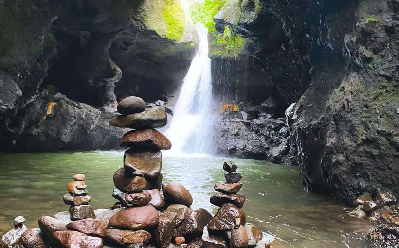 exclusive-tetebatu-waterfall-rice-fields-monkey-weaving