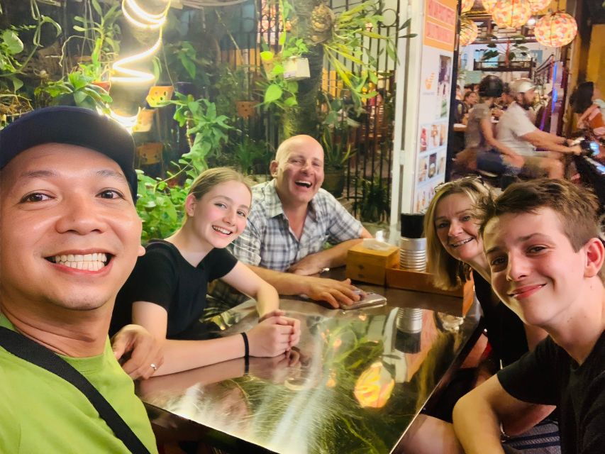 experience-the-enchanting-hoi-an-by-night