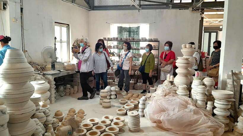 explore-bat-trang-village-ceramics-factories-local-guide