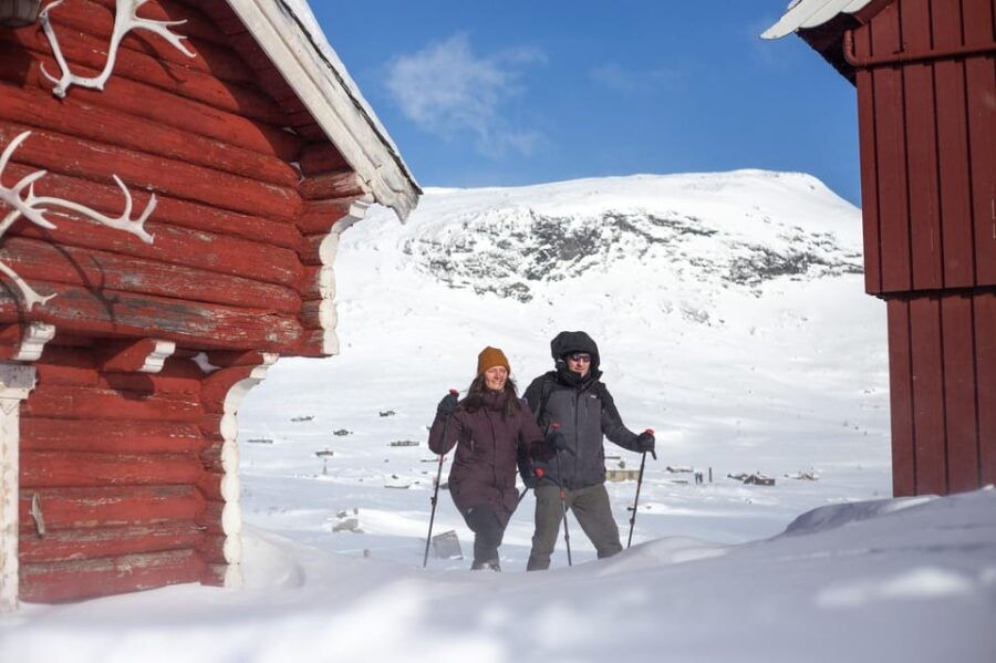 explore-jotunheimen-2-days-with-snowshoeing-and-snowcoach