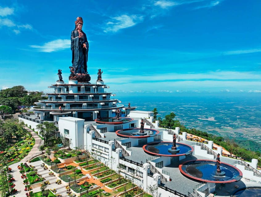 explore-the-beauty-of-cao-dai-temple-in-tay-ninh